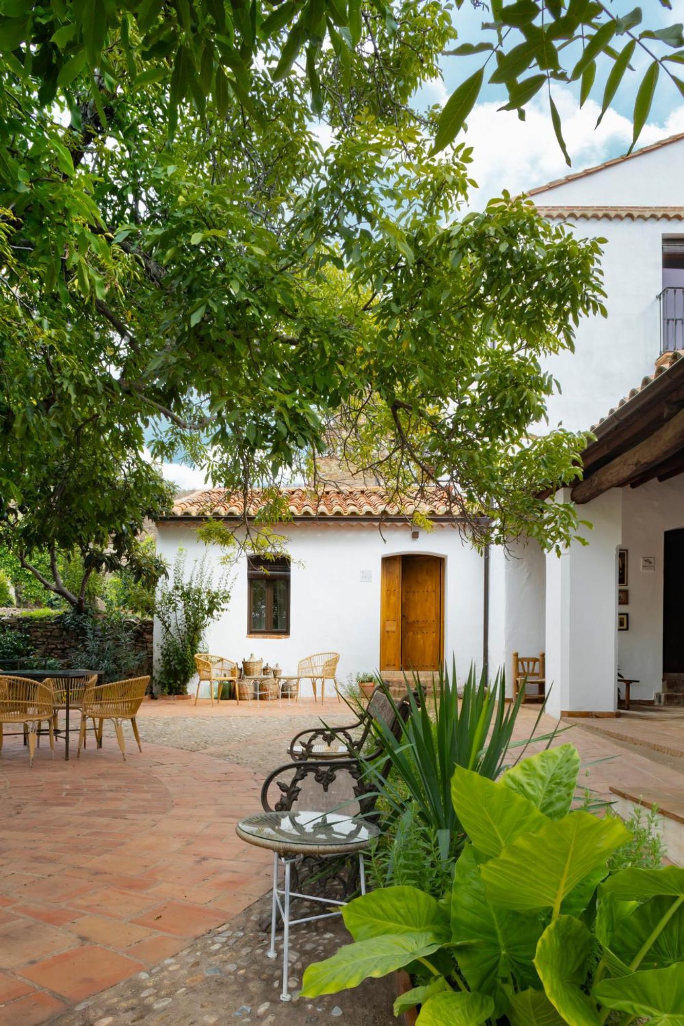 Apartamentos Turisticos El Patio Del Nogal Guadalupe  Exterior photo