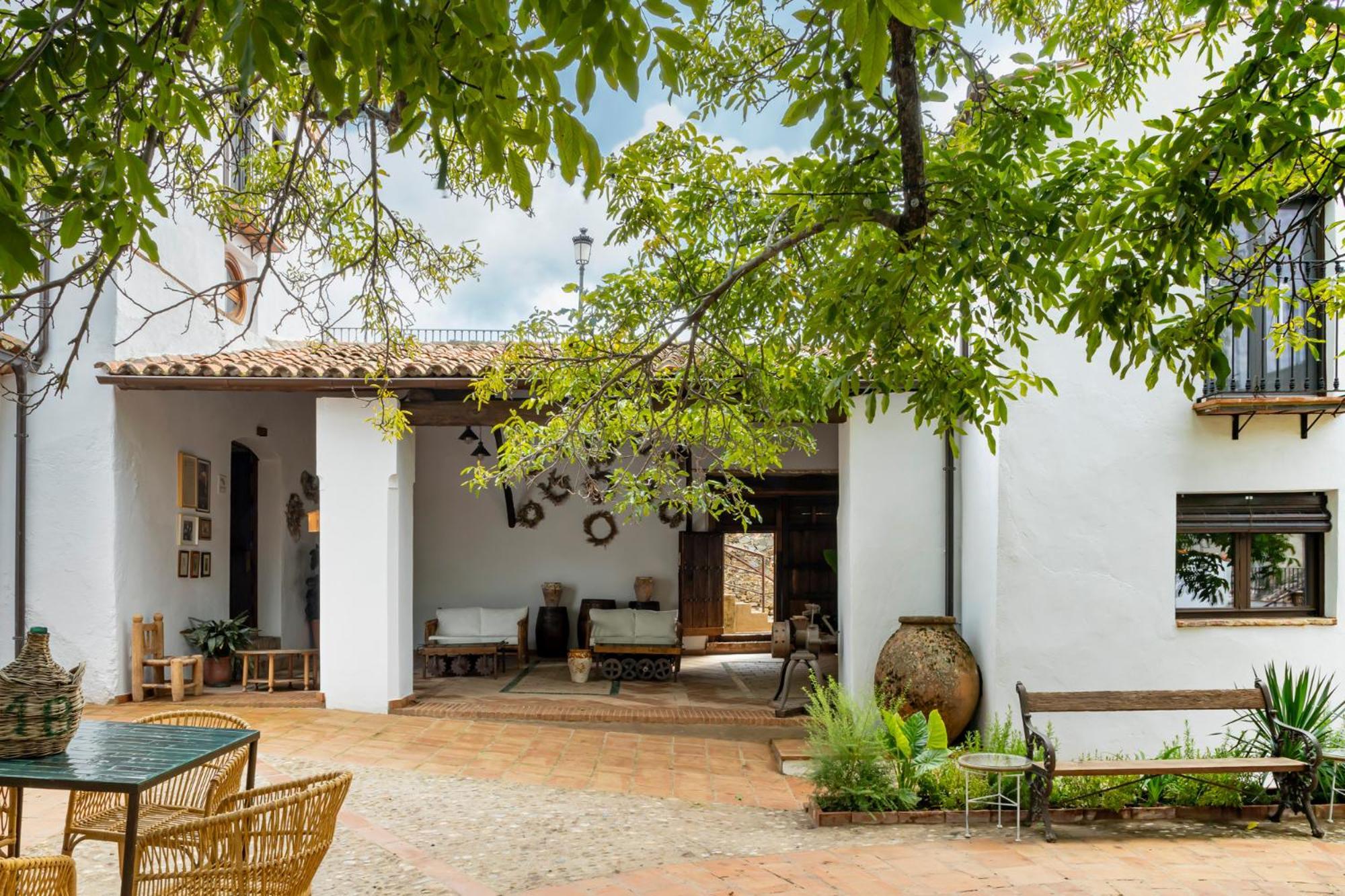 Apartamentos Turisticos El Patio Del Nogal Guadalupe  Exterior photo