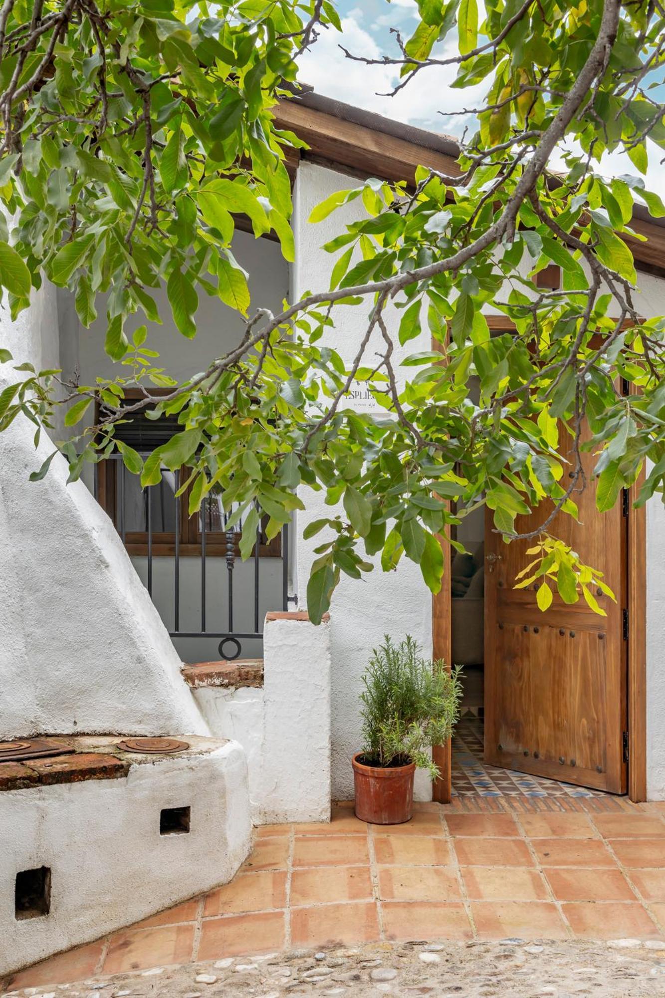 Apartamentos Turisticos El Patio Del Nogal Guadalupe  Exterior photo