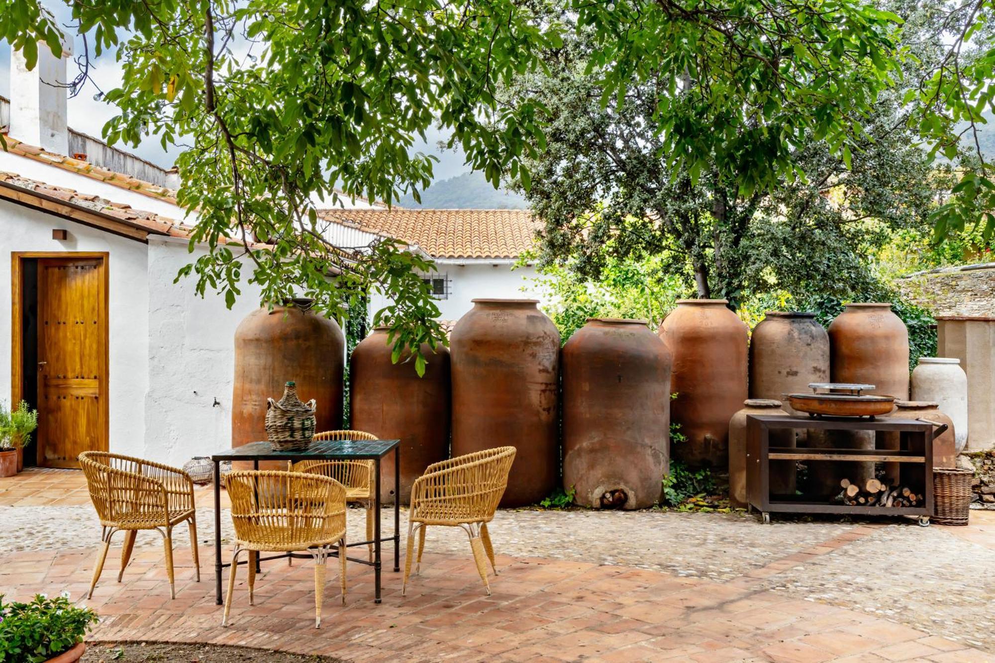 Apartamentos Turisticos El Patio Del Nogal Guadalupe  Exterior photo