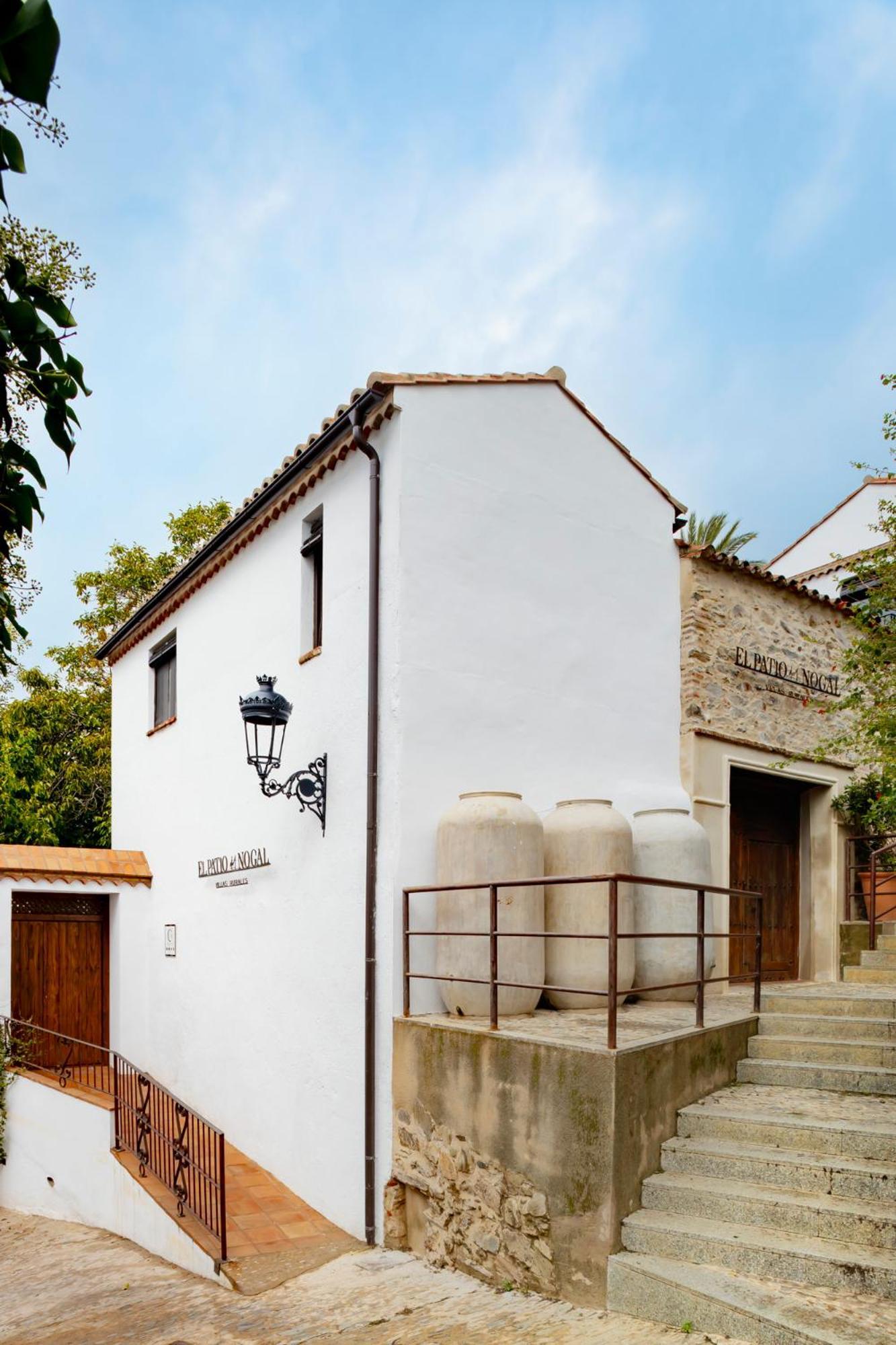 Apartamentos Turisticos El Patio Del Nogal Guadalupe  Exterior photo